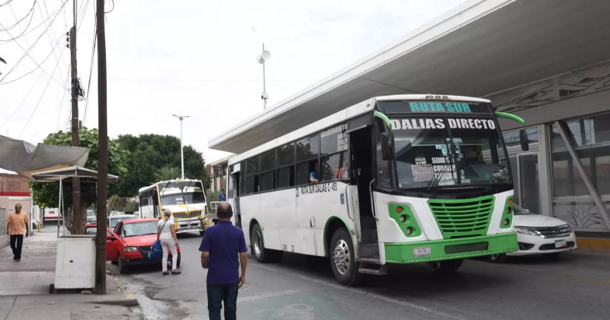 Explicó que, tras la salida de Durango del proyecto original del Metrobús, se ha reorientado el enfoque para adaptarlo a las necesidades y capacidades actuales.