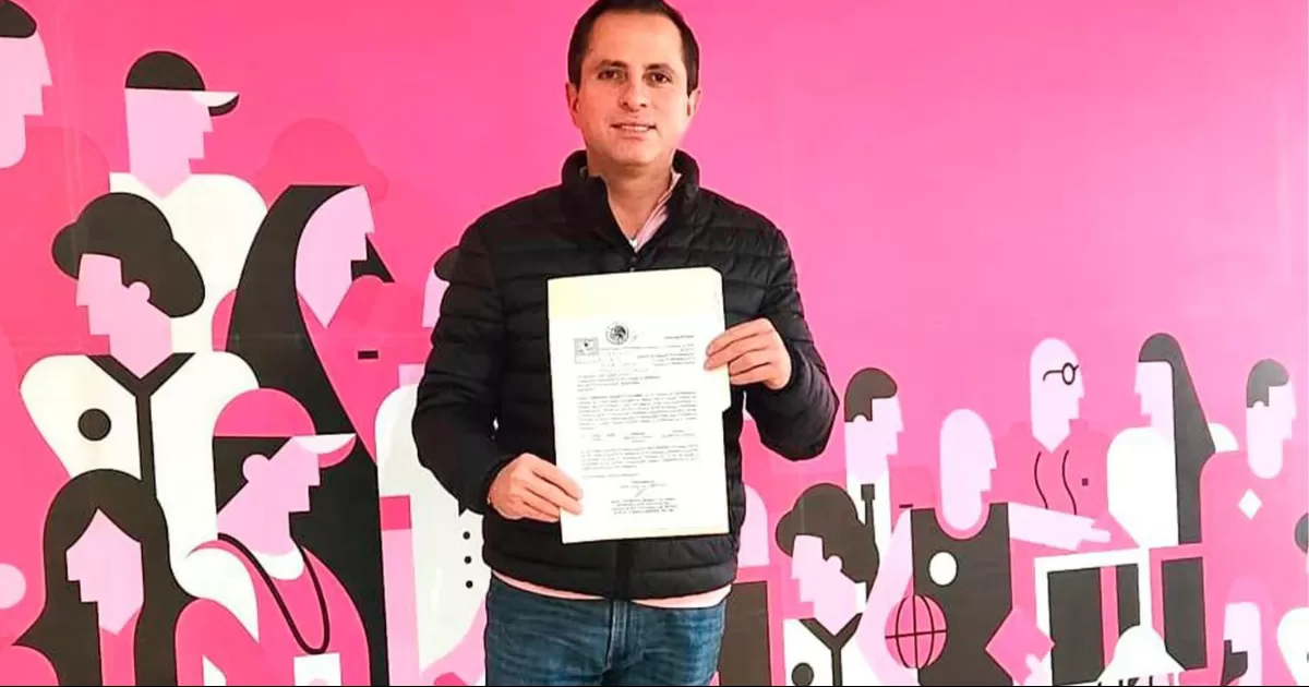 José Refugio Sandoval se registra para diputación