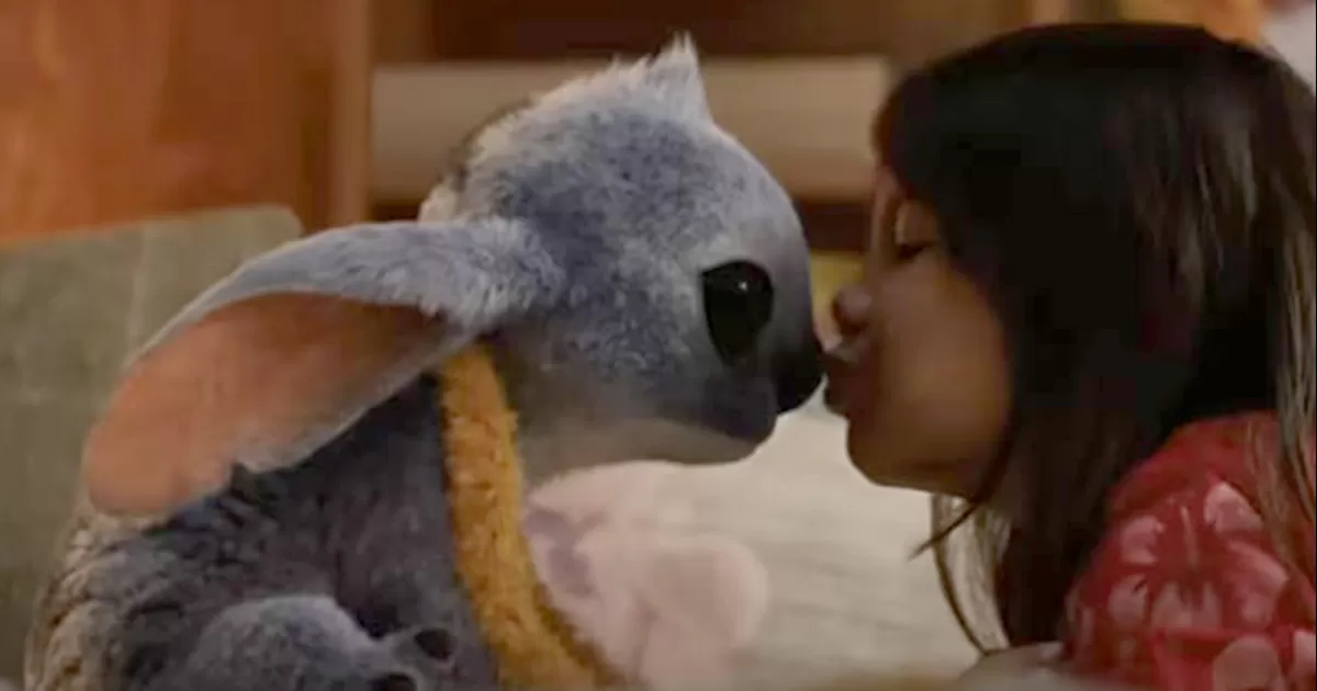 Disney finalmente ha revelado el primer adelanto extendido de su prÃ³ximo remake live-action, protagonizado por uno de los alienÃ­genas mÃ¡s adorables