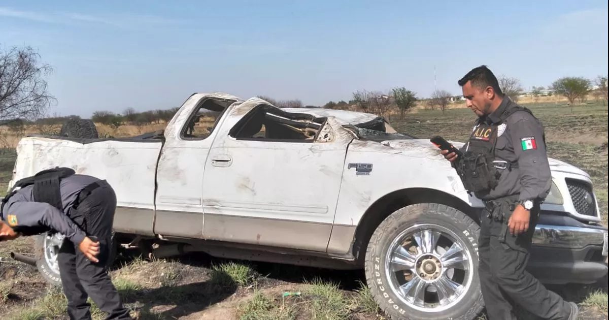 Volcadura en Múzquiz deja a madre e hijo con lesiones