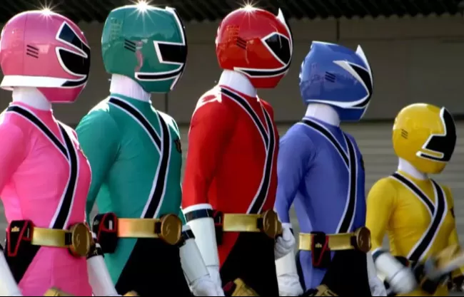 The Wrap, confirmÃ³ recientemente que se encuentra en desarrollo una nueva serie live-action de los Power Rangers, la cual serÃ¡ producida por Disney+