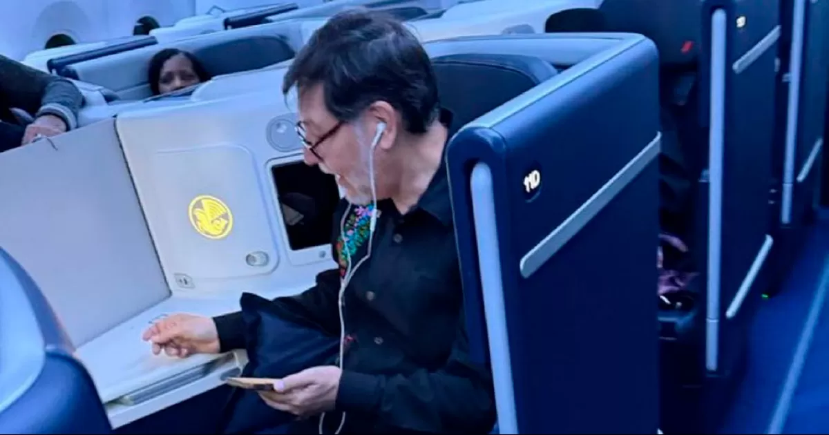 Noroña viaja en su cumpleaños a Francia ¡en "business class"!