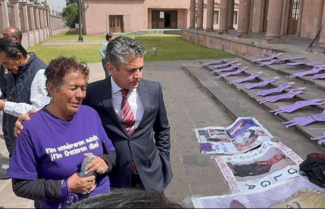 Se manifiestan familiares de Olga Guadalupe , víctima de feminicidio; exigen que no se disminuya pena para el responsable