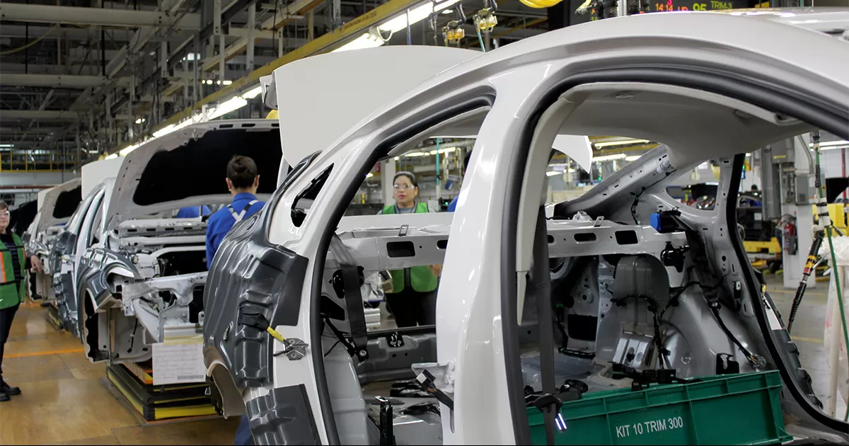 Trump afirma que no quiere autos construidos en México; desea que empresas fabriquen en EU