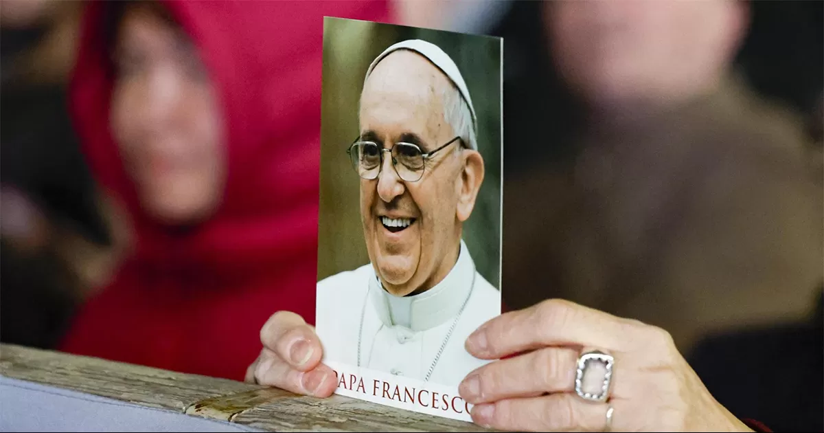 Este sÃ¡bado el Vaticano confirmÃ³ que el papa Francisco se asomarÃ¡ desde la ventana de su apartamento en el hospital Gemelli de Roma