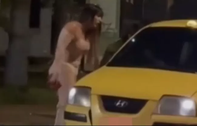 Mujer trans enfrenta a taxista en Colombia por pago pendiente y se hace viral