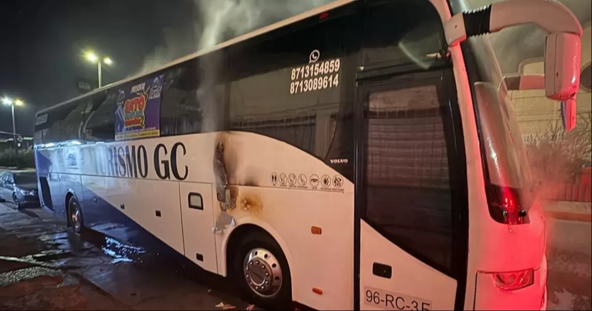 Se incendia camión de turismo en Torreón