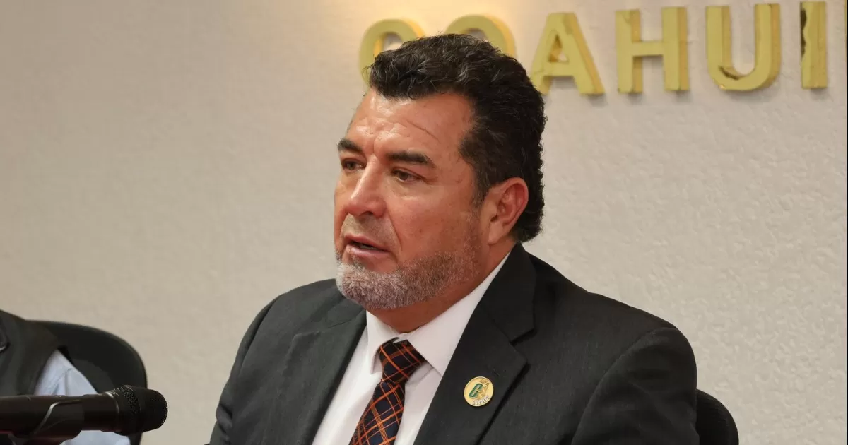 El rector Carlos Alberto Centeno Aranda firmó el convenio junto a José Luis Vázquez López, vocal ejecutivo de la Junta Local Ejecutiva del INE en Coahuila, así como por Raúl Samaniego Alvarado, vocal ejecutivo de la 06 Junta Distrital Ejecutiva del INE en el Estado de Coahuila.
