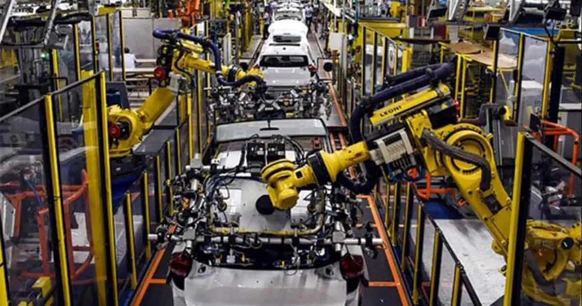 Anunciará hoy Trump aranceles a los autos fabricados en México