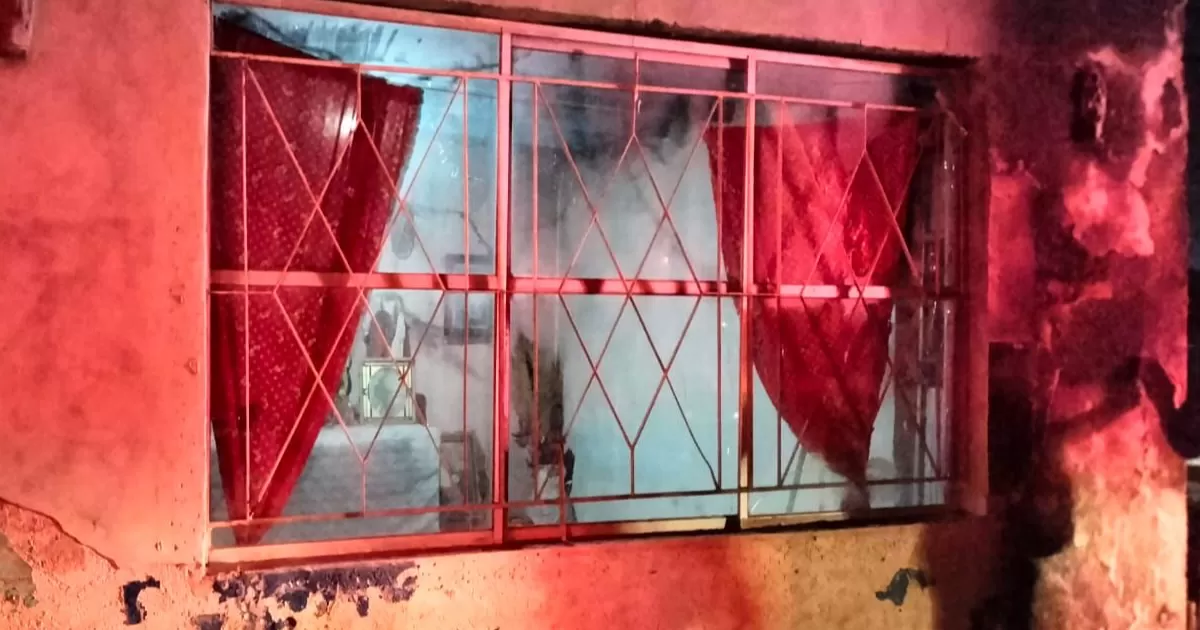 El hecho que movilizó a cuerpos de rescate se registró aproximadamente a las 21:20 horas en calle Primordiales de 36.