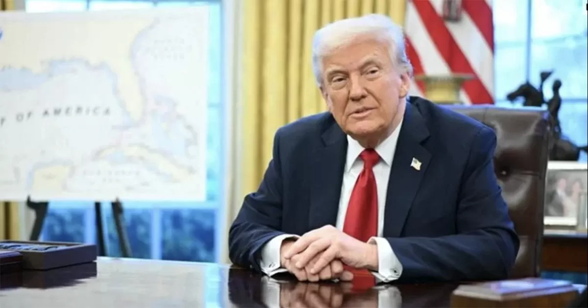 Impone Trump arancel del 25% a autos importados