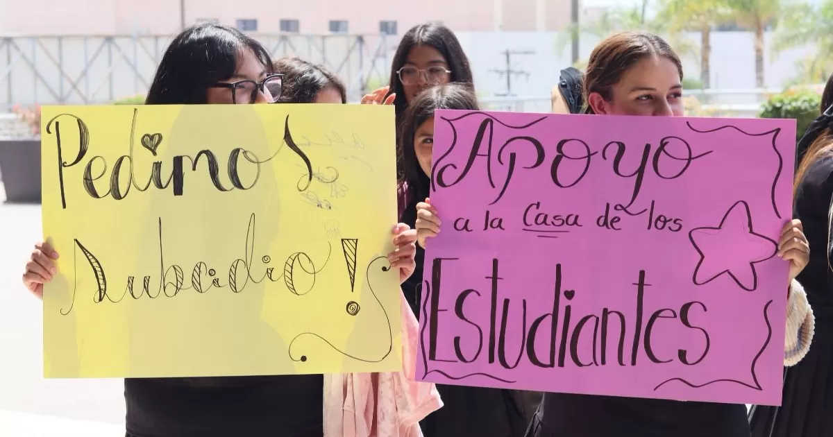 Abril Cibeles Soto Ocón, docente de la institución, compartió las peticiones necesarias a cubrir para los participantes en las disciplinas de coro y baile.