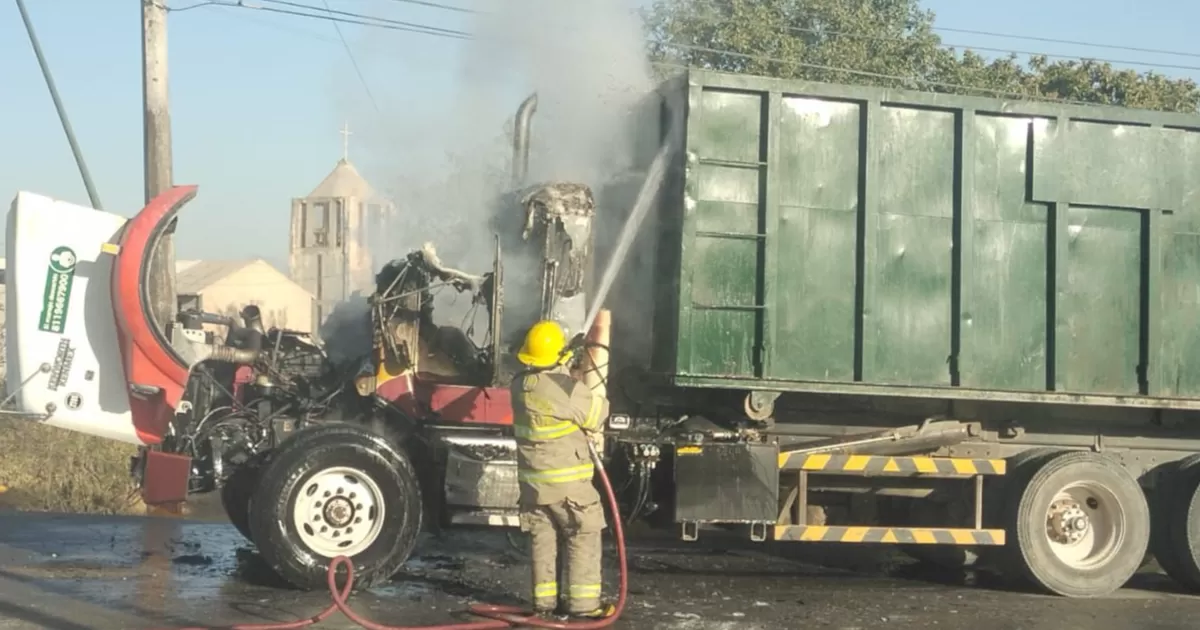 Se incendia camioneta de PASA en Torreón
