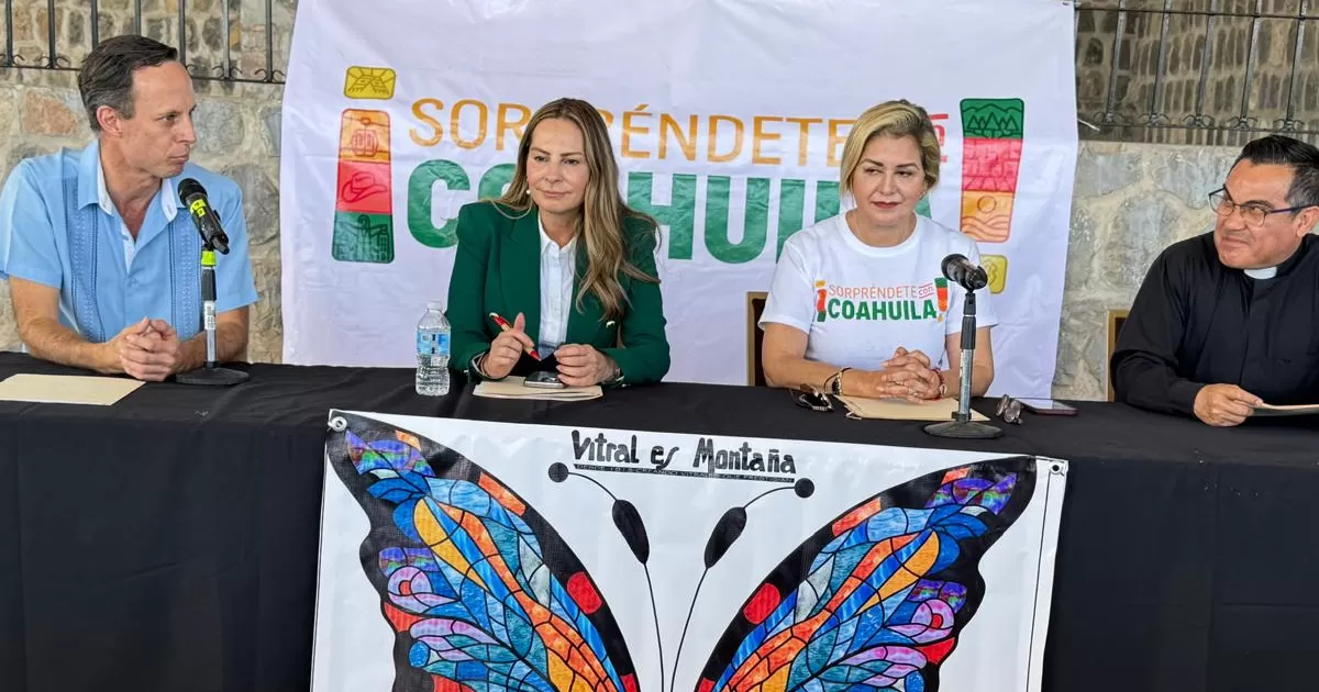 Puerto Noas recibe donación de vitral de mariposa