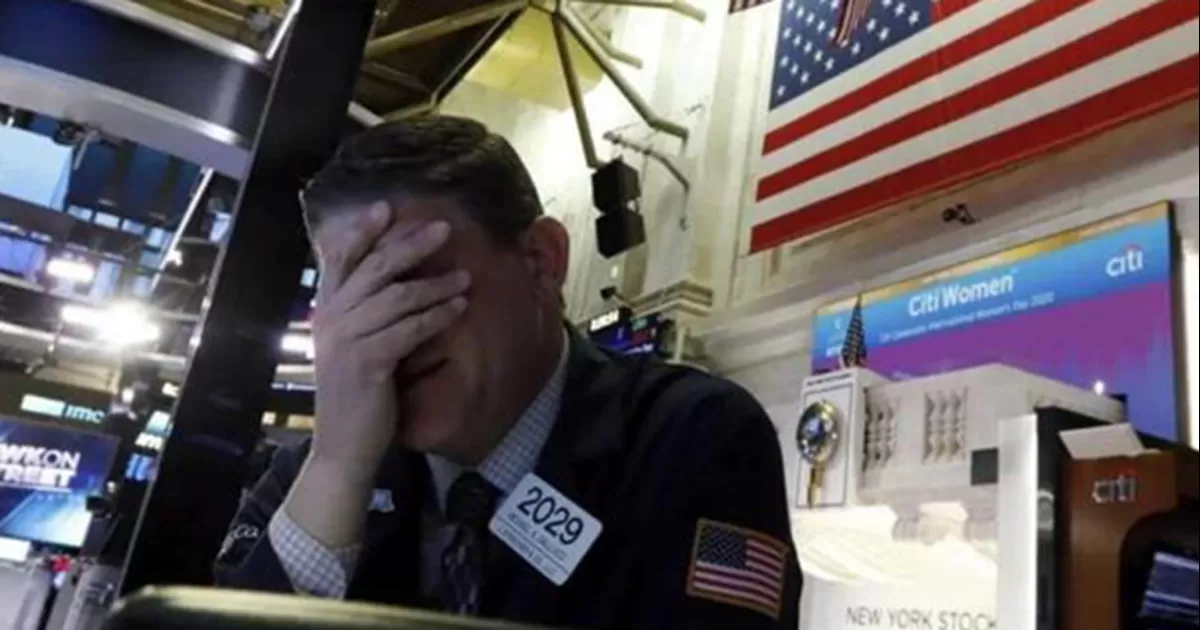 El Dow Jones de Industriales, perdÃ­a mÃ¡s de mil puntos, lo que representa un retroceso del 2.66 por ciento
