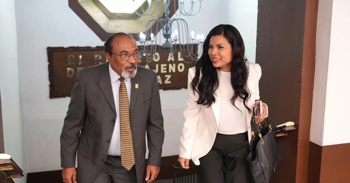 Durante el encuentro, Ibarra respondió a las inquietudes del estudiantado y reafirmó que “la transparencia es un requisito indispensable para construir una justicia cercana a las personas”.