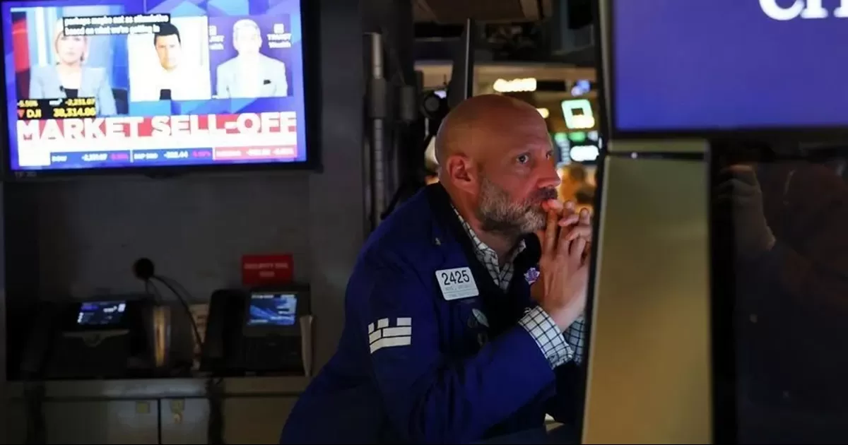 Wall Street abre con fuertes caídas en torno al 4%