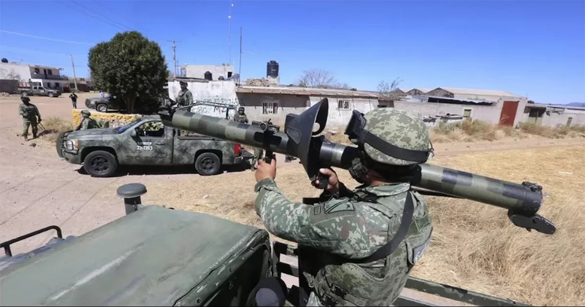 En la pinza, las fuerzas armadas y agentes de InvestigaciÃ³n federales aprovechan un conflicto interno de esa organizaciÃ³n
