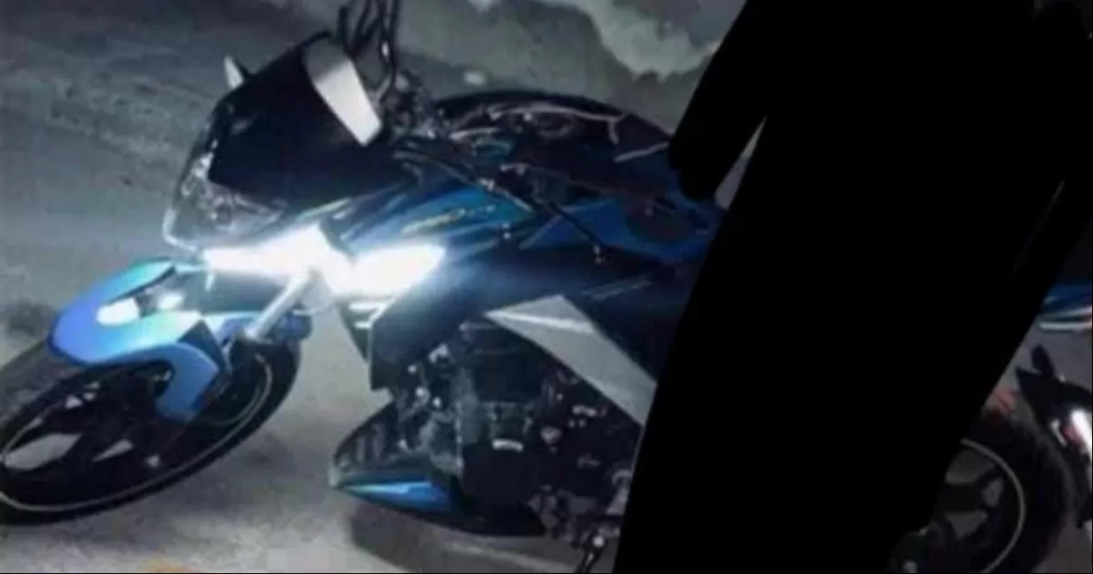 Según los primeros informes, Jefferson Jakim Esquivel Navarro viajaba a bordo de una motocicleta cuando perdió el control y derrapó sobre el pavimento.