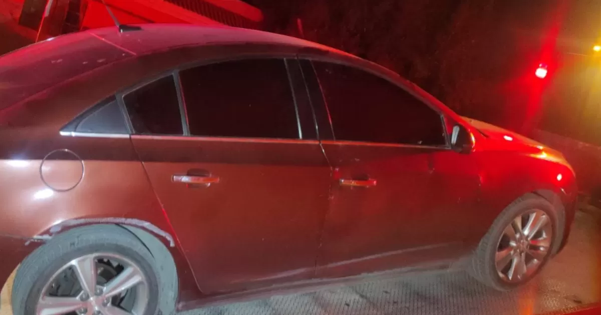 Detienen a mujer por manejar vehículo con reporte de robo en Torreón