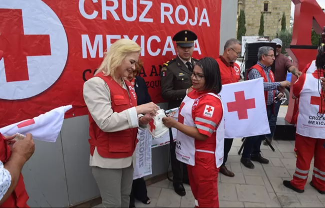 Encabeza alcaldesa de Múzquiz colecta de la Cruz Roja