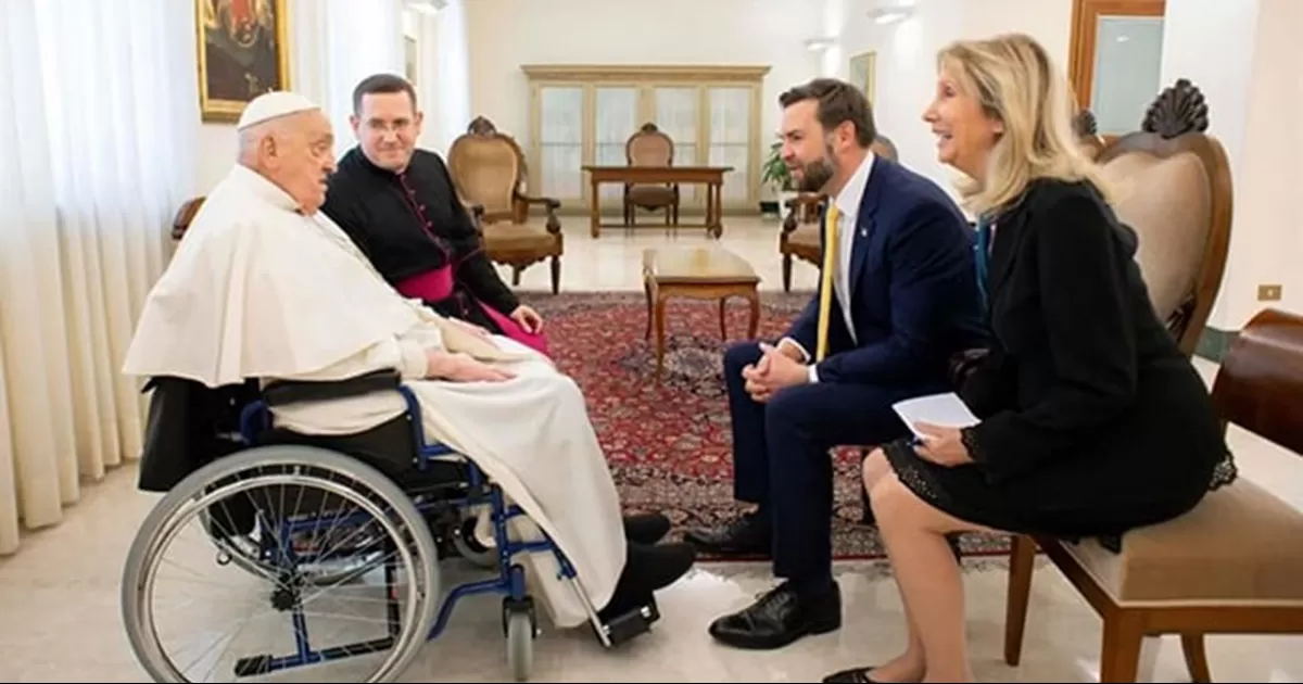 Papa Francisco se reuniÃ³ con Vicepresidente de EU y despuÃ©s bendijo a fieles desde balcÃ³n de BasÃ­lica de San Pedro y les deseÃ³ feliz Pascua