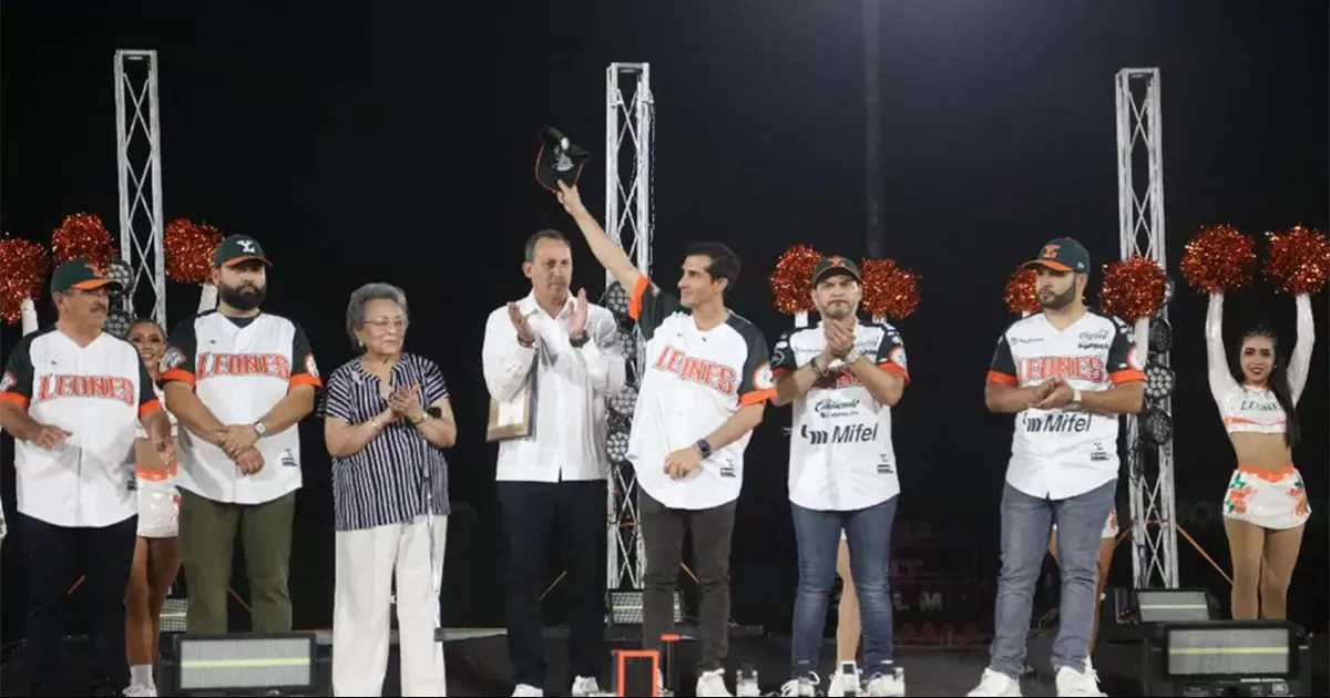 Rommel Pacheco recibe distinción como embajador de la Liga Mexicana de Beisbol