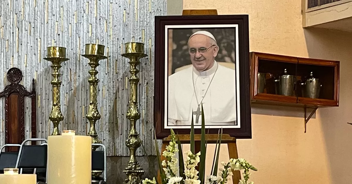 Unidos en oraciÃ³n y gratitud, fieles, autoridades y sacerdotes de diversas congregaciones despidieron al pontÃ­fice en una emotiva ceremonia.