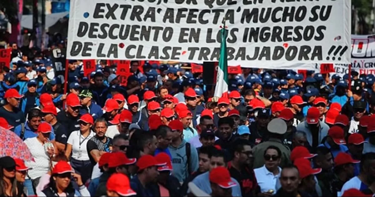 Avanzan hacia el ZÃ³calo. Entre otras sus demandas estÃ¡n servicios de calidad en la salud y â€˜no impuesto a las prestaciones contractualesâ€™
