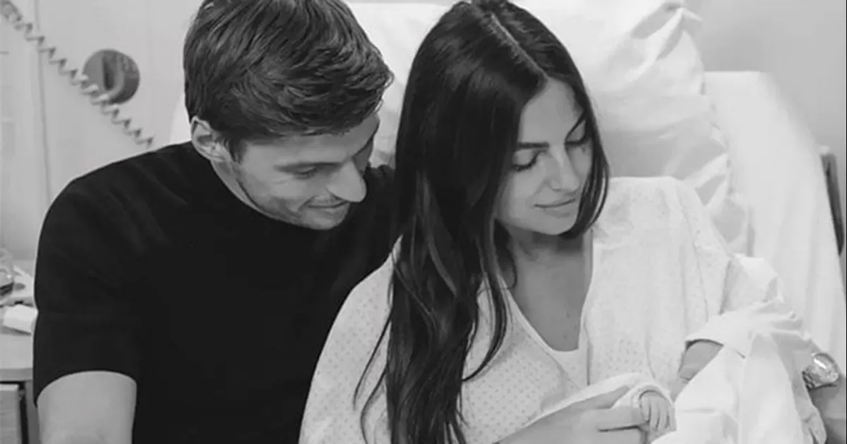 Este viernes el piloto de la escuderÃ­a Red Bull, Max Verstappen, y su novia Kelly Piquet anunciaron el nacimiento de su primera hija, a quien decidieron nombrar Lily.
