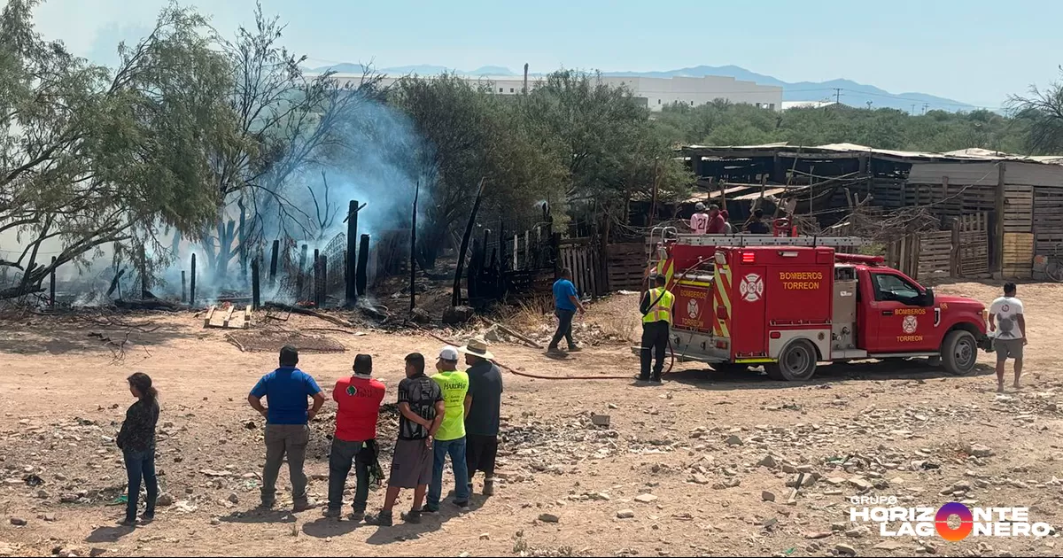 Elementos de la Dirección de Protección Civil y Bomberos sofocaron el incendio donde no se registraron personas lesionadas.
