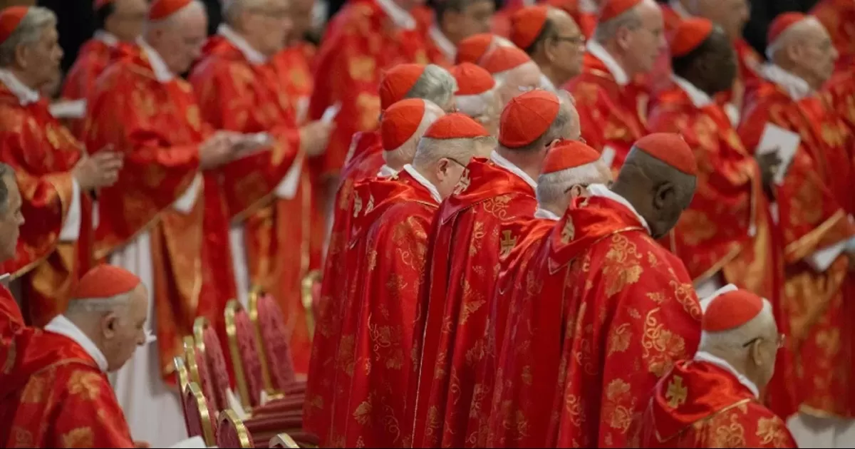 El cÃ³nclave para elegir al nuevo papa y sucesor de Francisco comenzarÃ¡ el 7 de mayo. MÃ¡s de 130 cardenales electorales se reunirÃ¡n en la Capilla Sixtina.