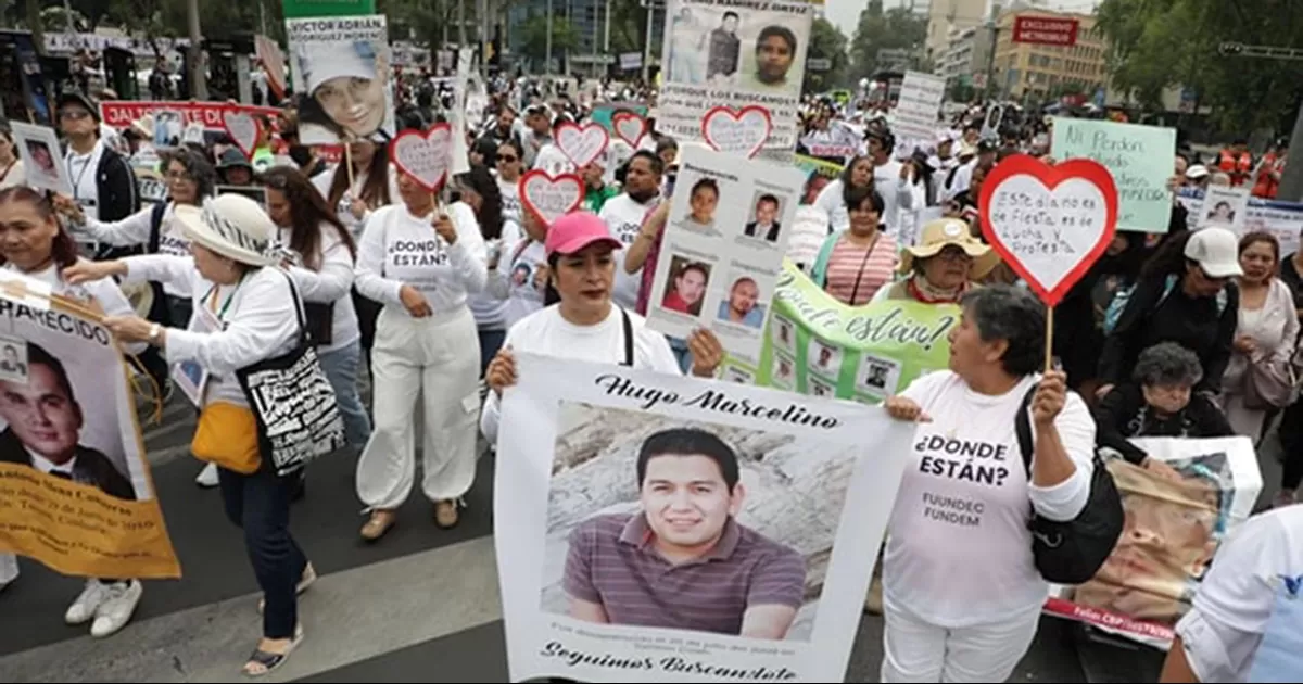 En manifestaciÃ³n tambiÃ©n participan familiares de migrantes; el tumulto de gente saliÃ³ del Monumento a la Madre con rumbo al Ãngel de la Independencia