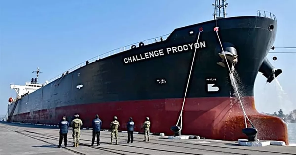 Tres funcionarios del puerto y de la Aduana de Tampico fueron relevados de sus cargos, tras decomiso de 10 millones de litros de huachicol