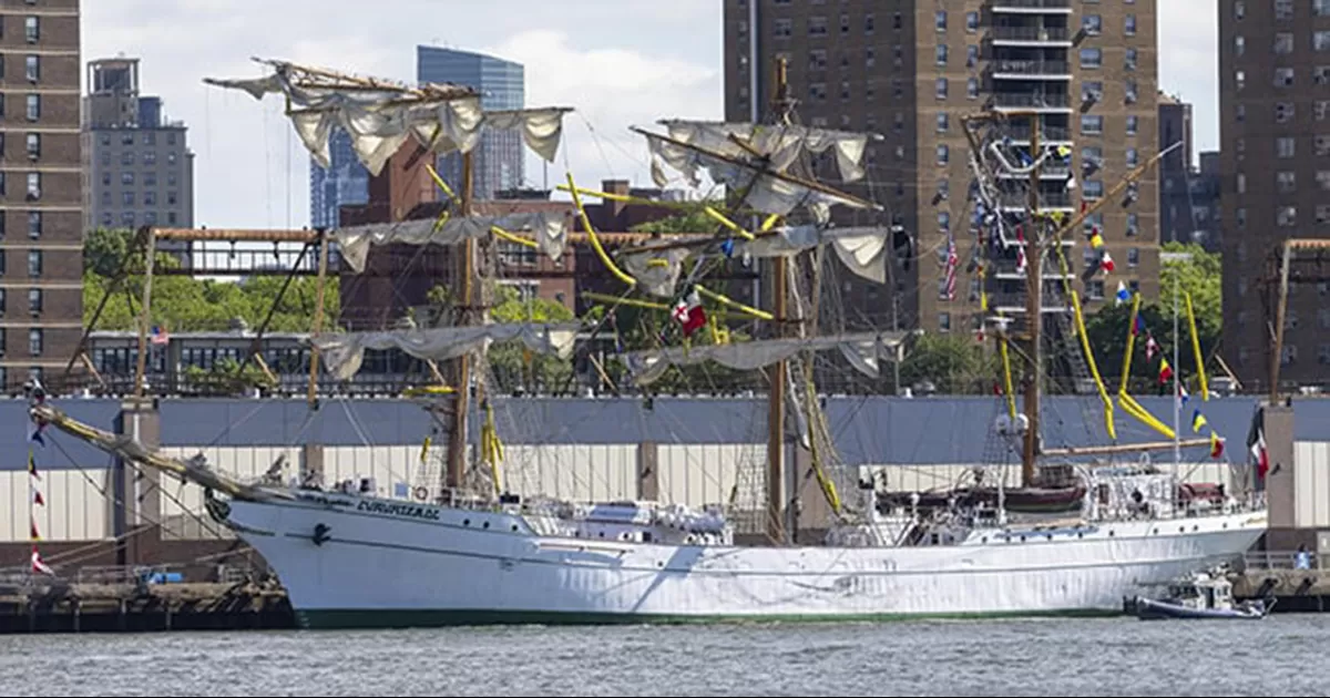 Sheinbaum calificÃ³ de mezquinos a quienes han criticado a la Marina por el accidente del buque en NY que dejÃ³ un saldo de dos muertos