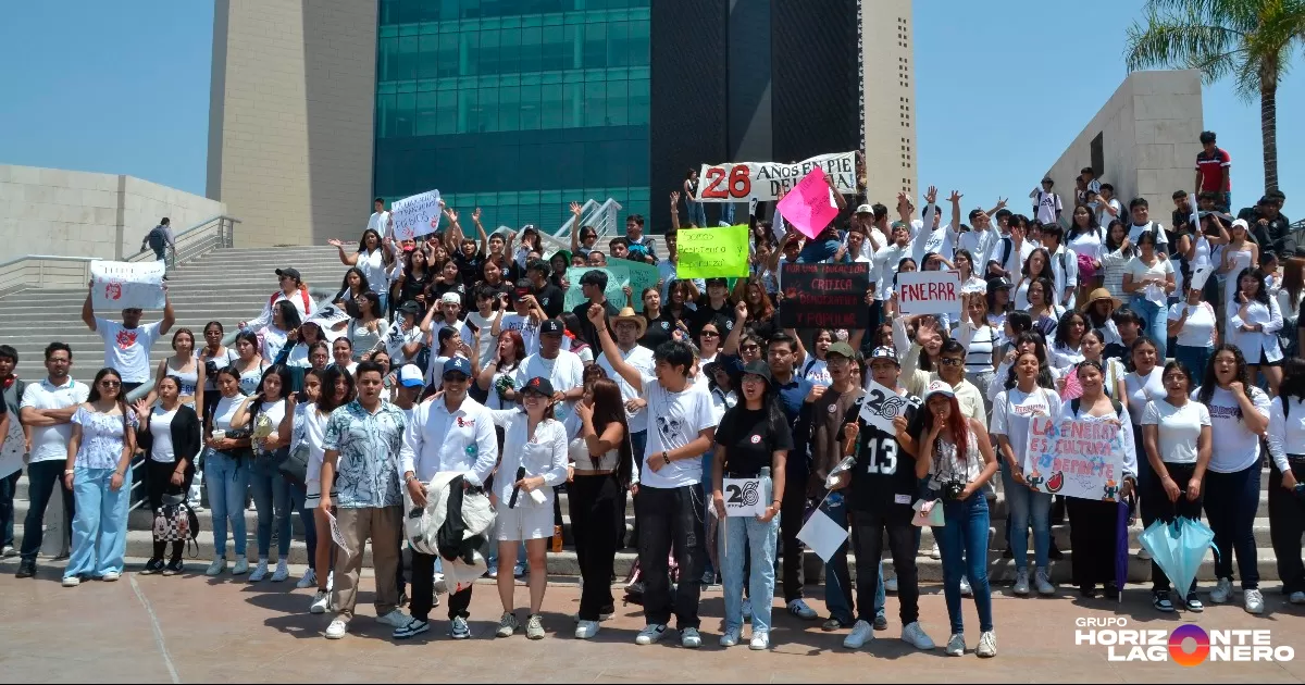 Se manifiestan estudiantes de la FNERRR en Torreón