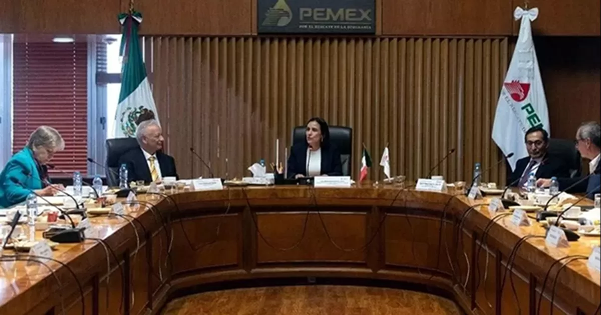 Fuentes de Pemex indicaron que no se apuesta por los despidos masivos, sino por â€œfortalecer funciones sustantivasâ€.