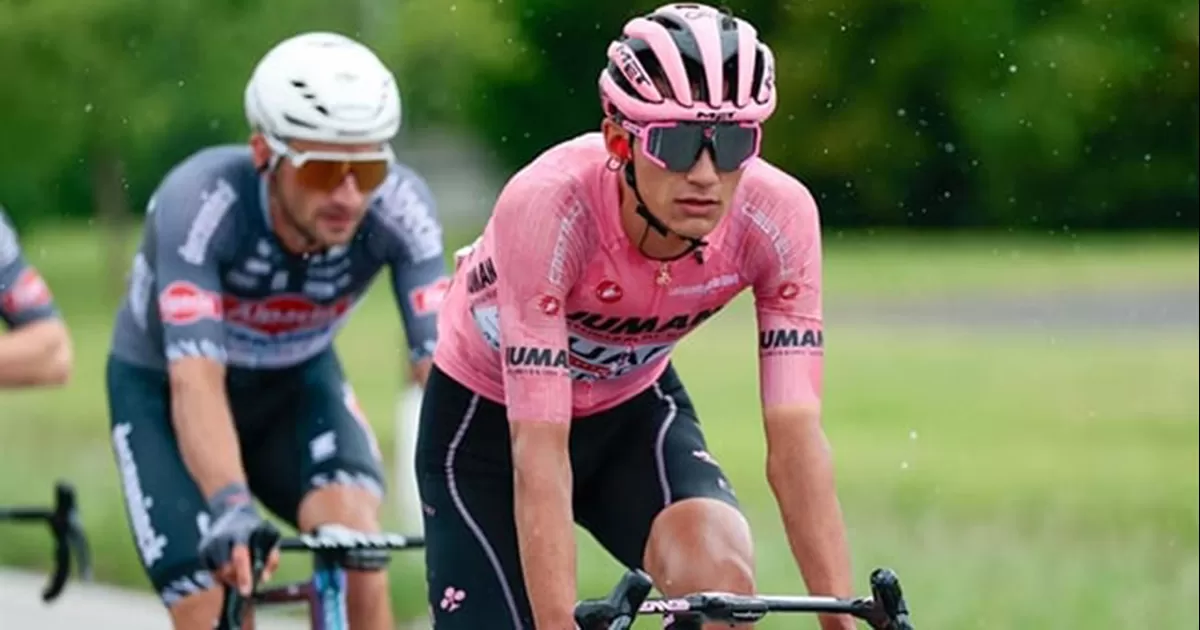 Isaac del Toro mantiene la maglia rosa y el liderato en el Giro de Italia al finalizar la Etapa 14, que fue ganada por Kasper Asgreen.