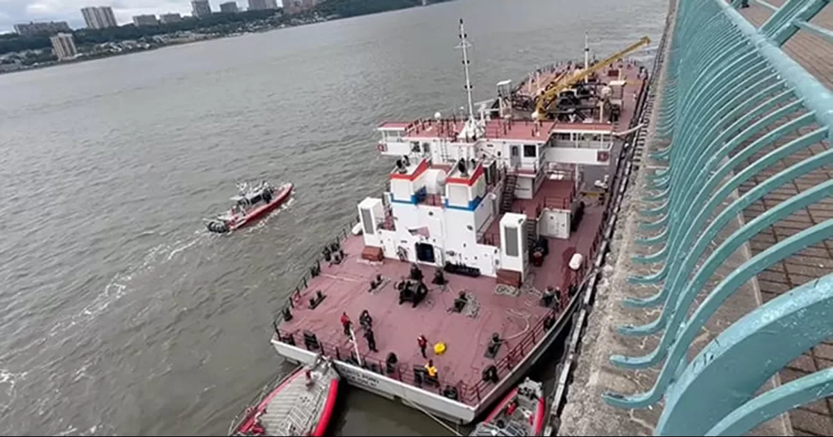 Nueva York testigo de otra tragedia; muere trabajador en explosión de barco en el río Hudson