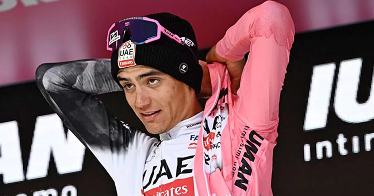 Isaac del Toro mantiene la Maglia Rosa ante presión de Carapaz en la etapa 16 del Giro de Italia