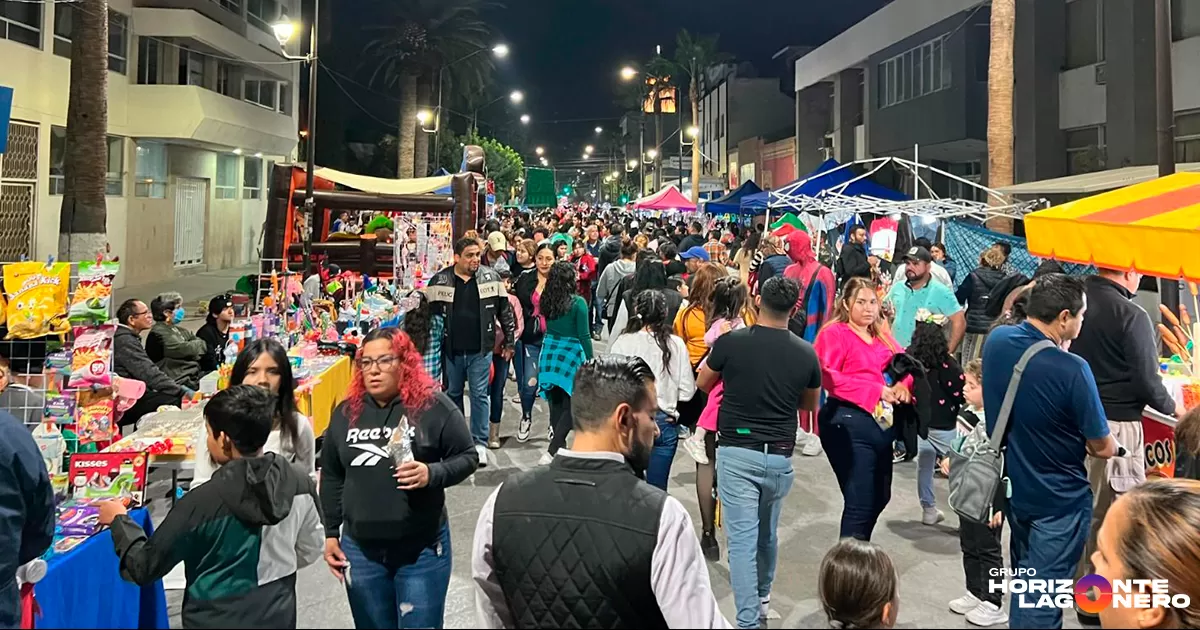 El titular del organismo empresarial, afirmó que Coahuila es un referente nacional en materia de seguridad pública, estado de derechoSofía Carriedo García, titular del IMJ, destacó que este mercadito ofrece una gran variedad de productos y servicios pensados para el disfrute y beneficio de las familias gomezpalatinas, donde se pueden encontrar giros como venta de ropa, alimentos, artesanías, revistas, cosméticos, productos de limpieza, artículos personales e incluso juegos mecánicos.