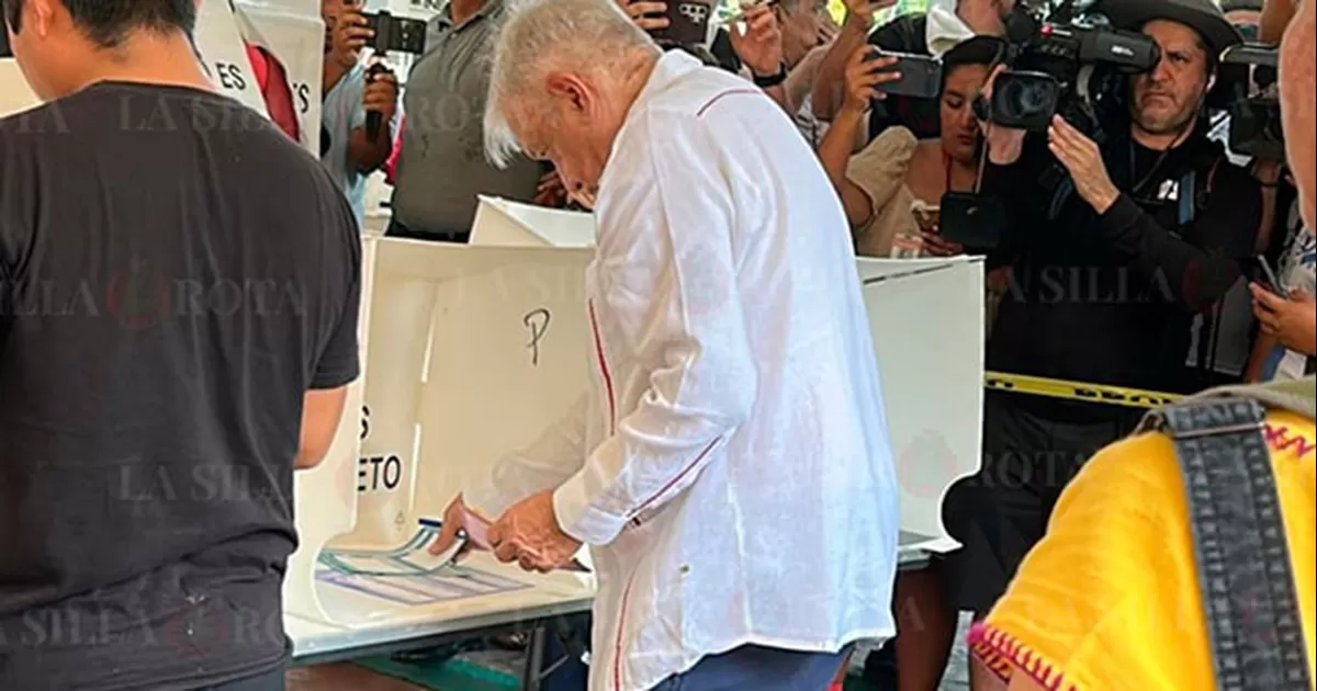 Reaparece AMLO para votar en elección judicial: Me da gusto vivir en un país libre y democrático