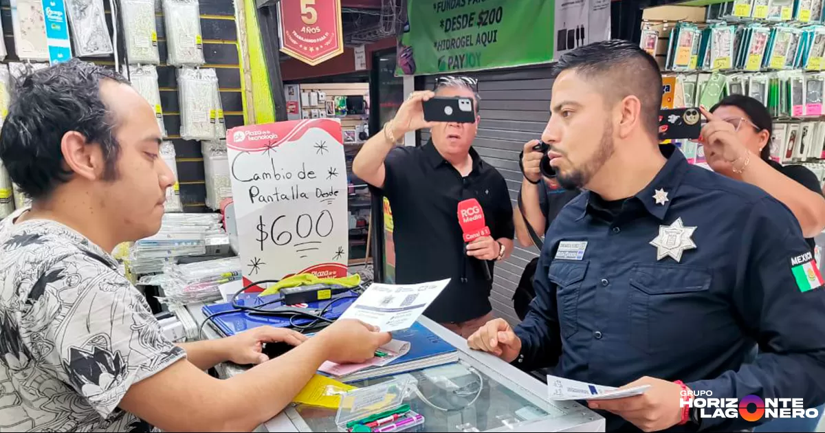 Policía de Torreón intensifica proximidad con la ciudadanía a través de folletos y códigos QR