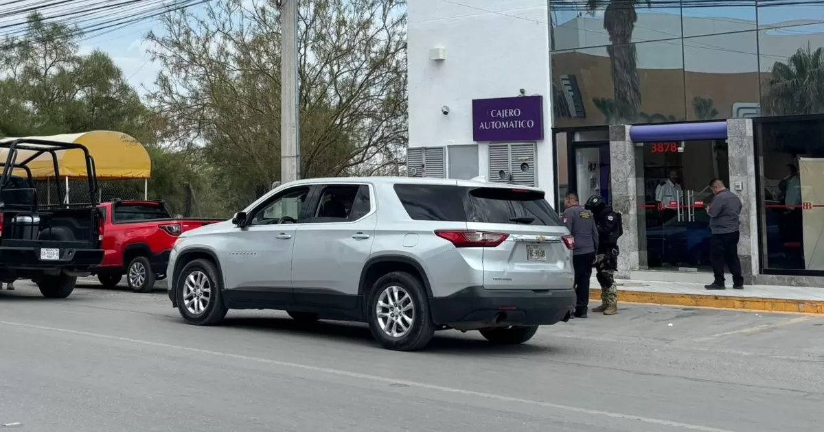 El hecho se registró la tarde de este miércoles en la sucursal BanBajío ubicada en bulevar Independencia a escasos metros del periférico Raúl López Sánchez.