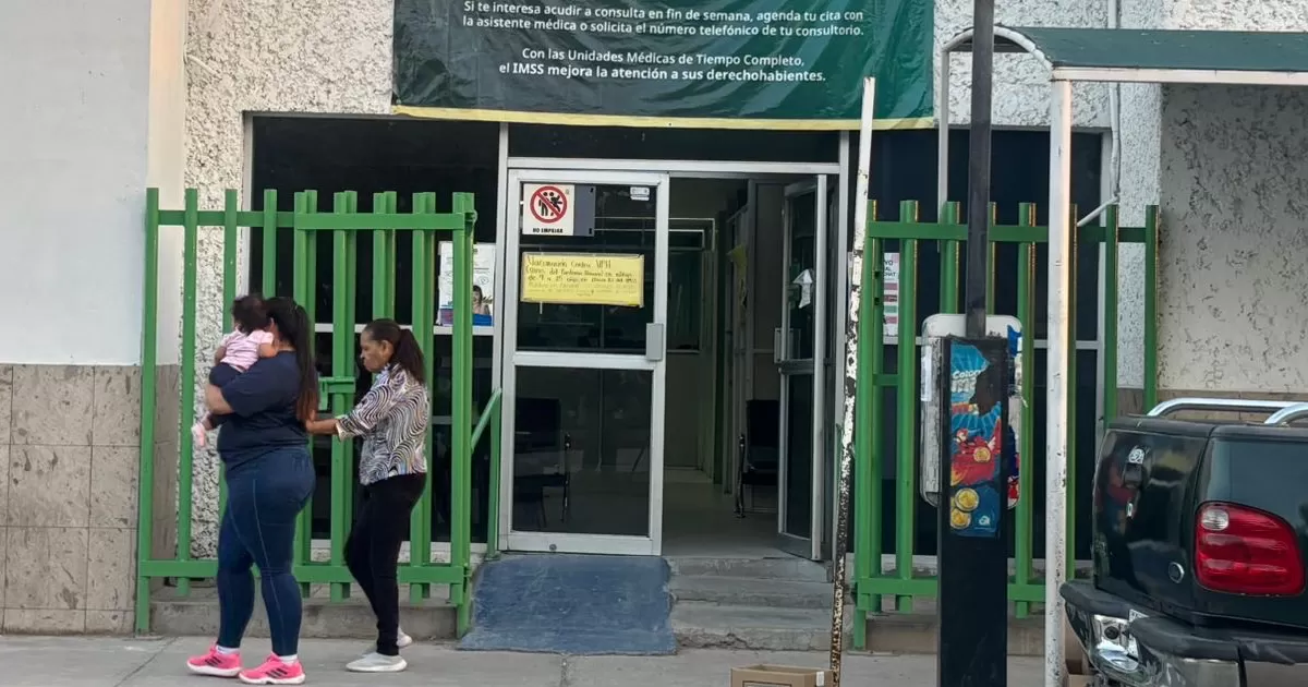 De acuerdo con las primeras investigaciones, ambos adolescentes estaban manipulando un arma de fuego cuando esta se disparó accidentalmente, impactando a David por la espalda.