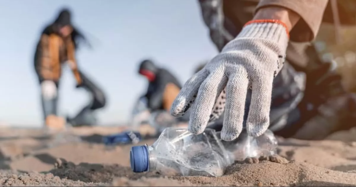 El programa comenzarÃ¡ en cinco zonas costeras clave e incluye acciones de limpieza y educaciÃ³n ambiental