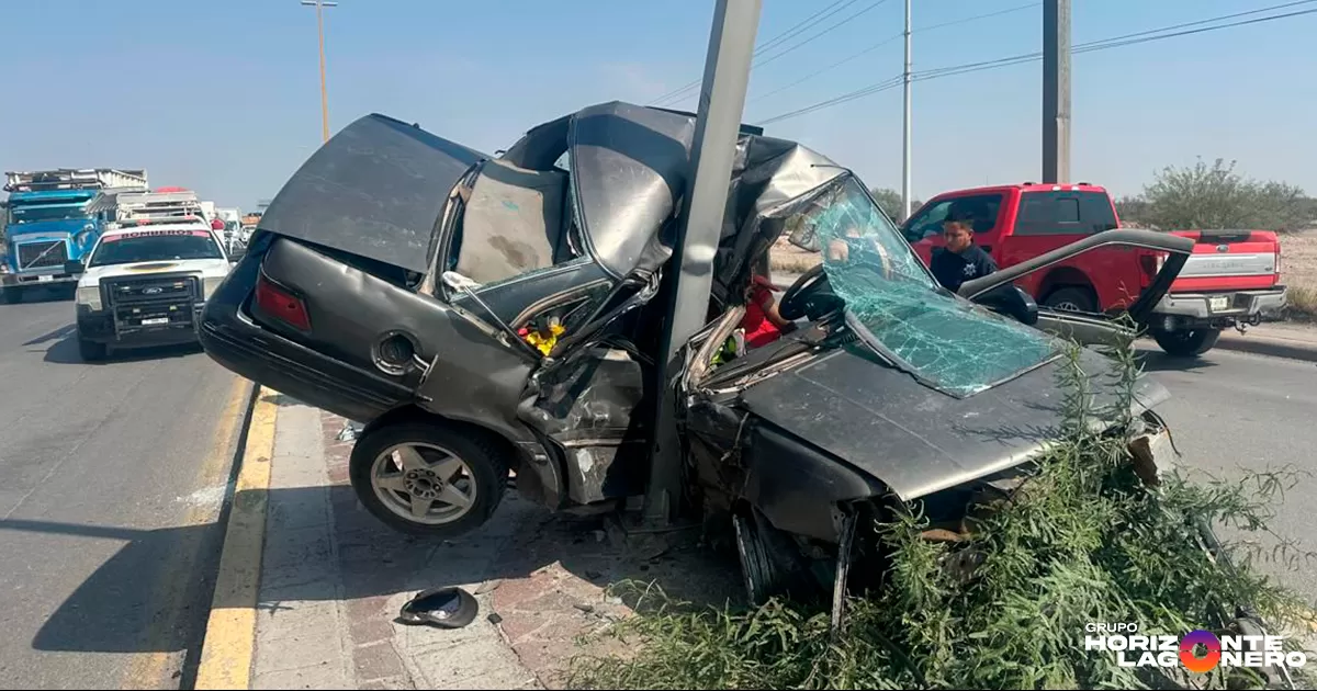 Muere conductor por exceso de velocidad en aparatoso accidente en Gómez Palacio