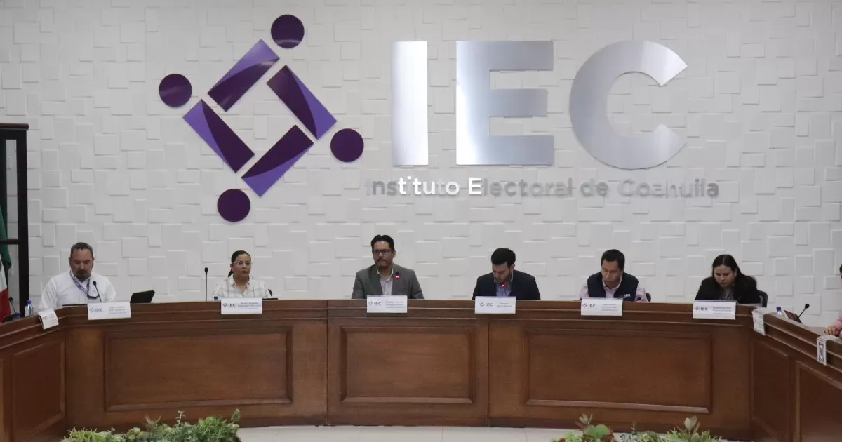 Se establecen, las reglas y prohibiciones para la postulaciÃ³n y registro de candidaturas, asÃ­ como los requisitos de las solicitudes de registro.
