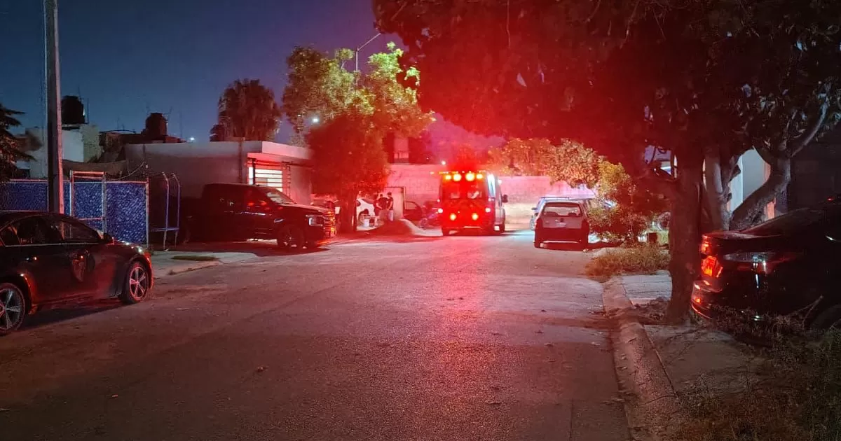 Los hechos ocurrieron poco después de las 3:00 de la mañana en la cerrada Berilio, cuando un grupo de más de 20 sujetos irrumpió violentamente en el domicilio donde se llevaba a cabo la convivencia familiar.
