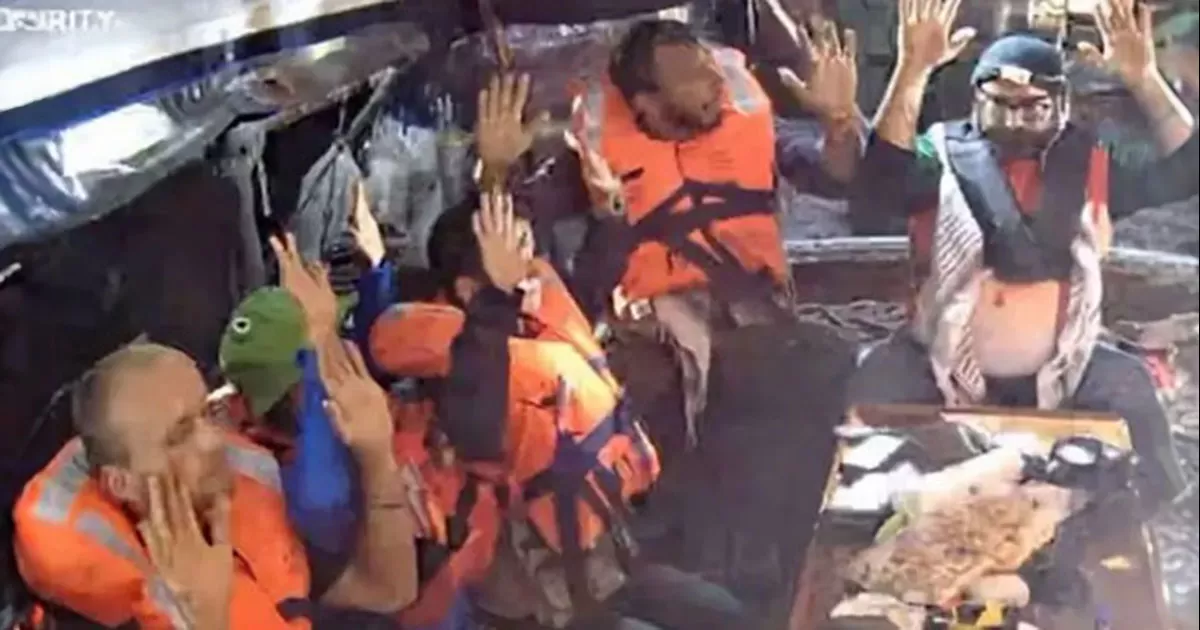 Israel intercepta el barco con ayuda para Gaza en el que viaja Greta Thunberg y lo desvía hacia sus costas